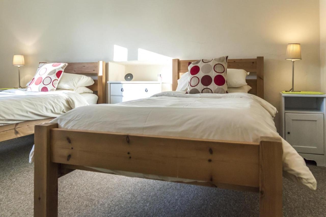 Rock Cottage - 3 Bedroom Holiday Home - Фишгард Экстерьер фото